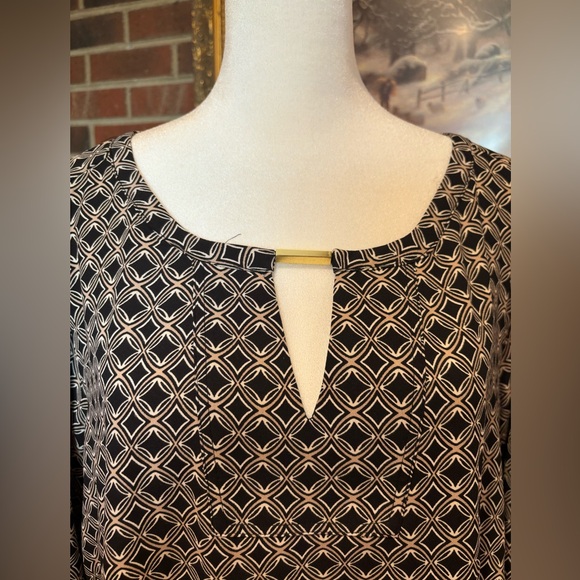 Dana Buchman size XXL Beautiful shirt with geometric pattern black and tan. - Picture 3 of 13
